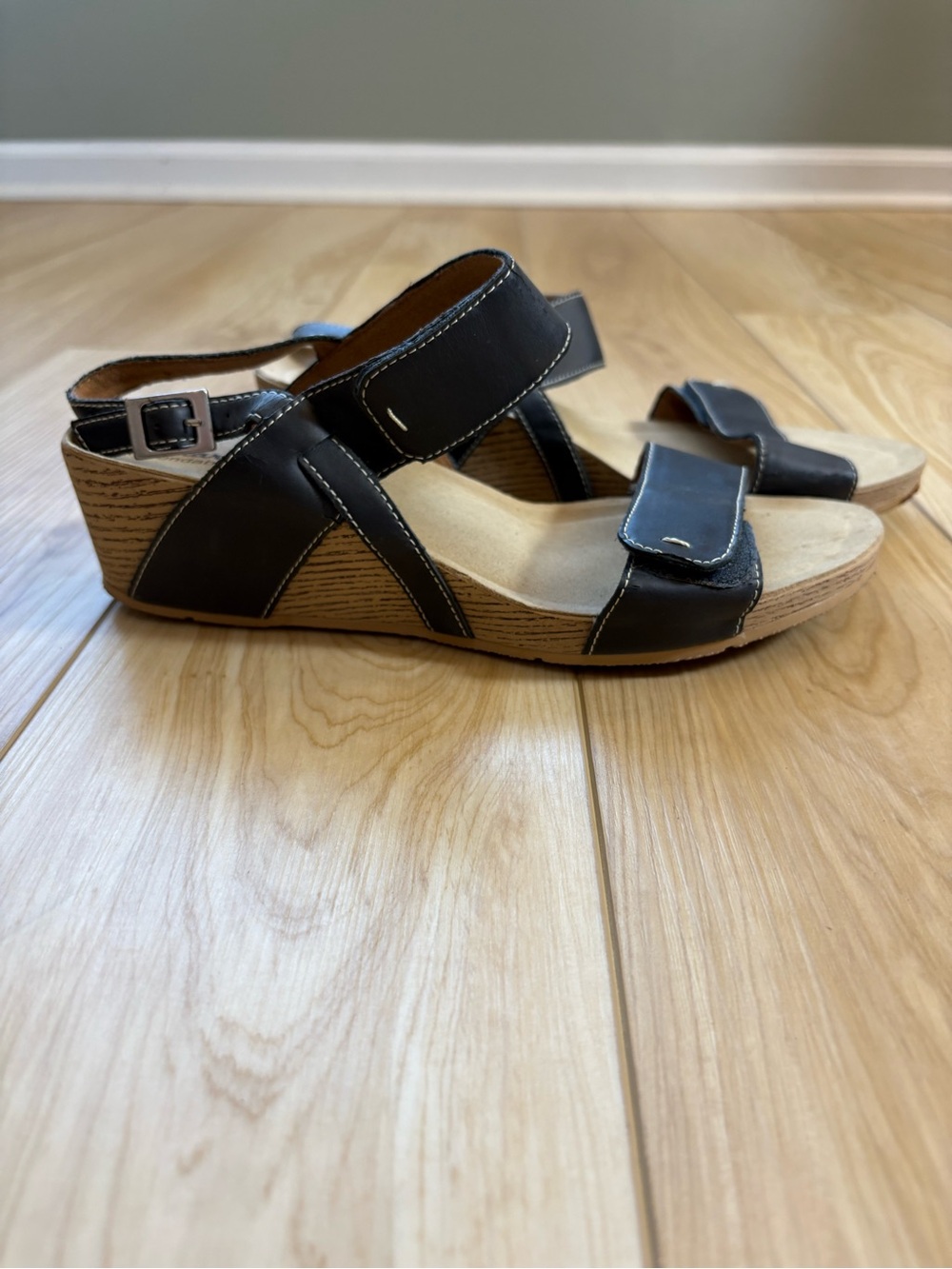 Clarks Black Leather Wedge Sandals Comfort Classic 9.5